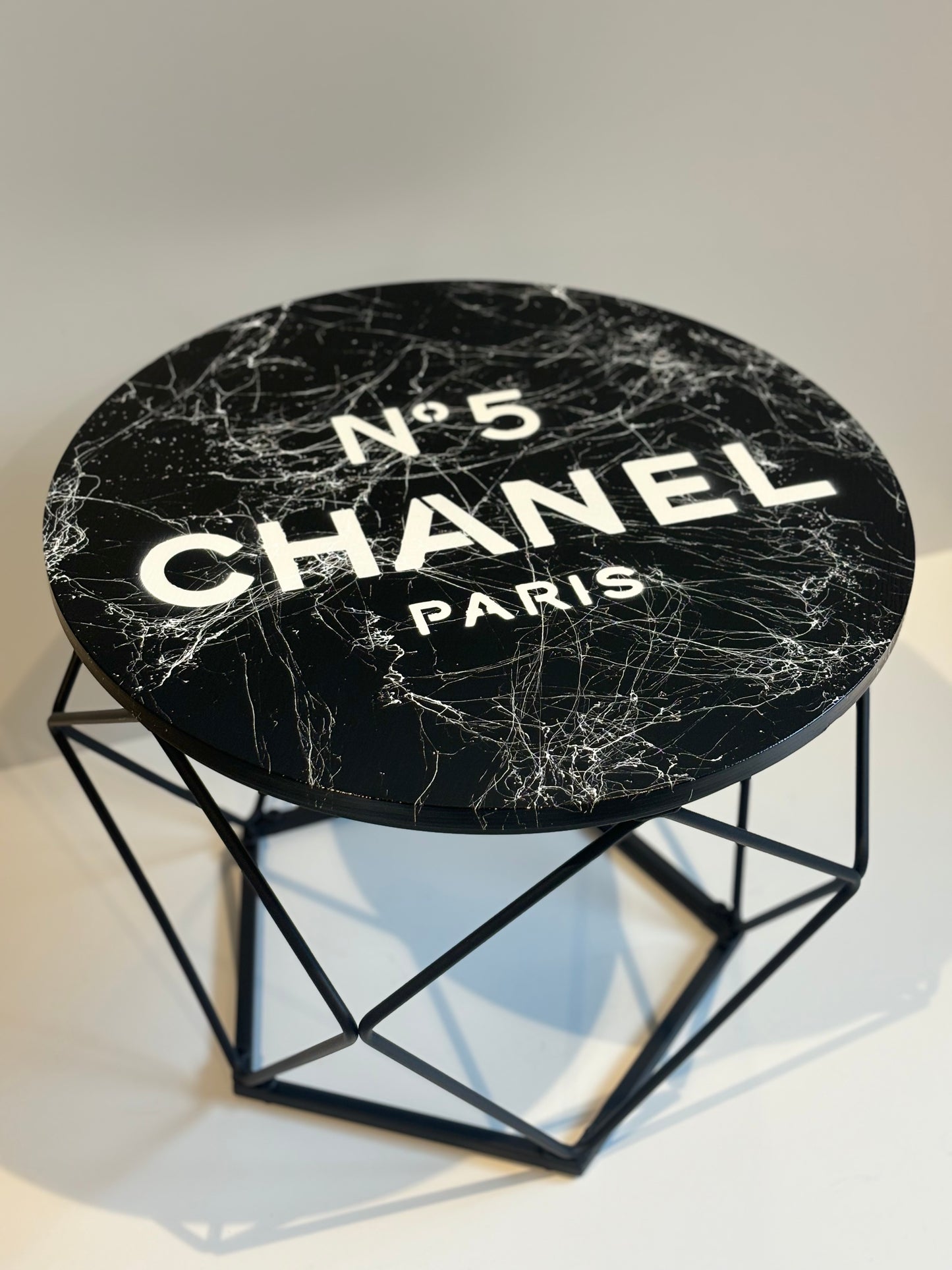 Rob VanMore - Tea-Time on Chanel - ø50cm